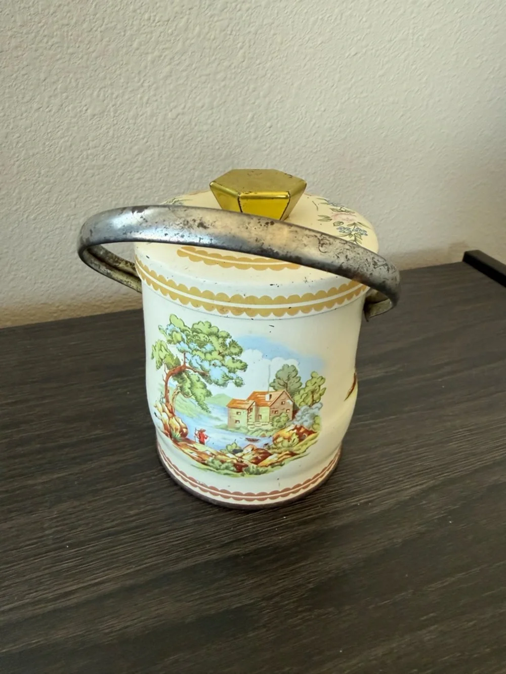 Vintage Murray Allen Imports pastoral Tin‎ with lid and handle